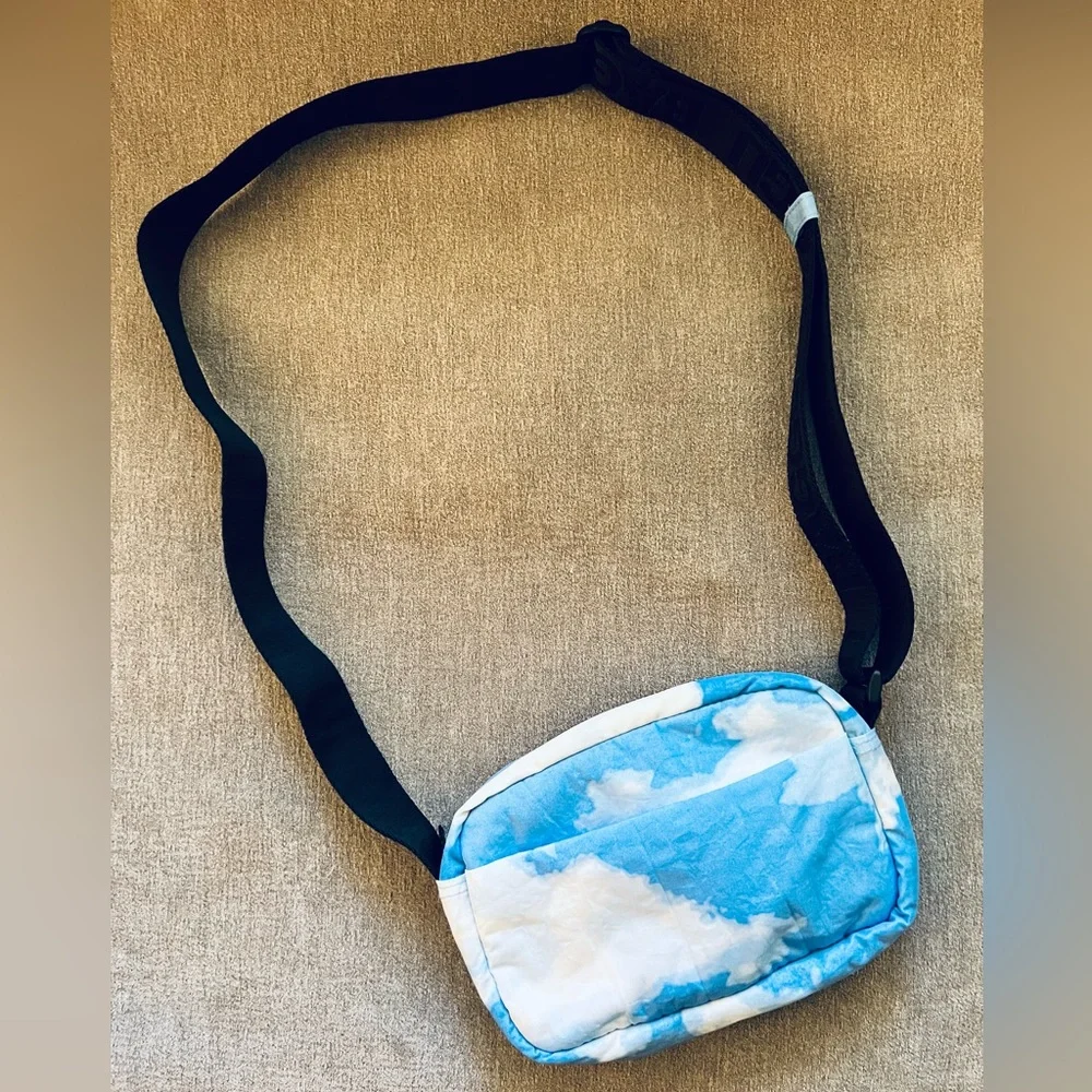 BAGGU Cloud Print Camera Bag - Picture 3 of 3